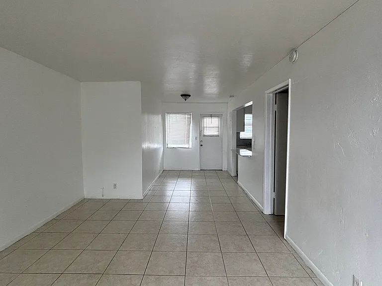 1251 W River Dr #7 — Photo 1