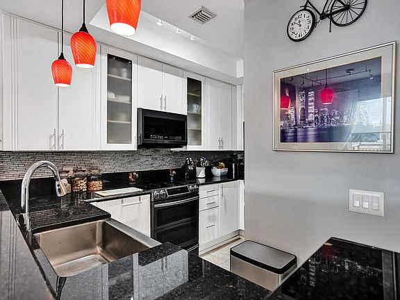 5th image of 2631 NE 14th Avenue #305