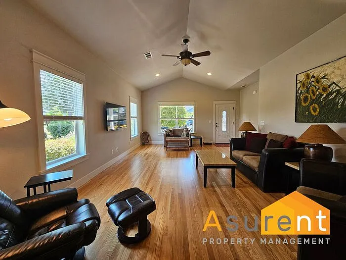 1160 Boulder Ridge St — Photo 2