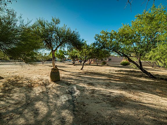 5th image of 902 N La Canoa #332