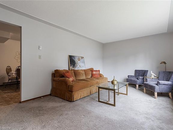 5th image of 18 Oakhill Dr #12B