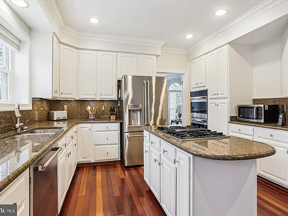 5th image of 13018 Henson Ct