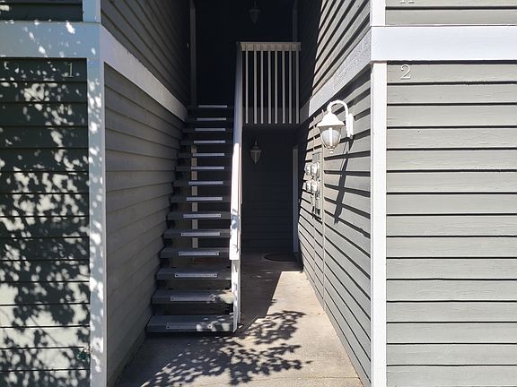 2nd image of 404 Railroad Ave APT 10