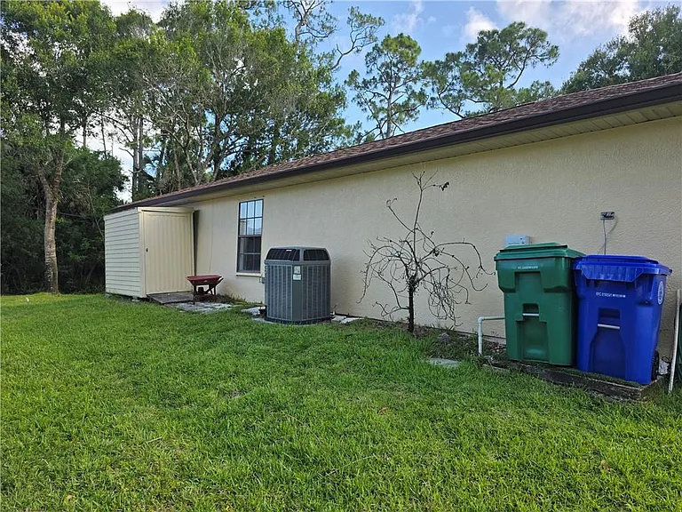 722 Carnival Ter — Photo 35
