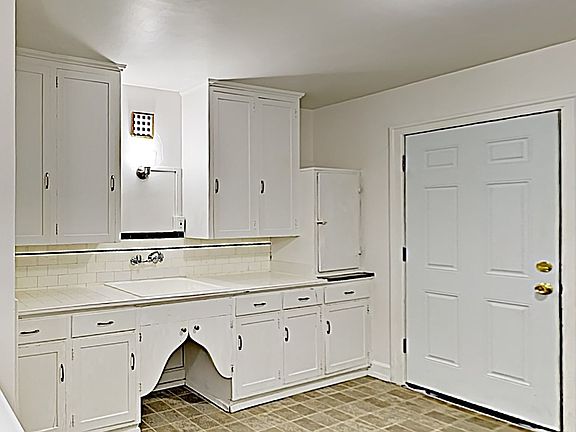 3rd image of 801 Martin Luther King Jr Way APT 2