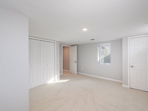 4th image of 2153 Green Ave Unit 1