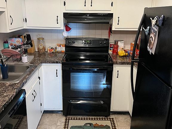 3rd image of 1858 Livingston St APT A