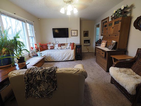 4th image of 302 E 83rd St #302