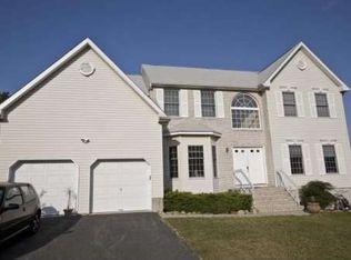 8 Fox Chase Ln, Ledgewood, NJ 07852