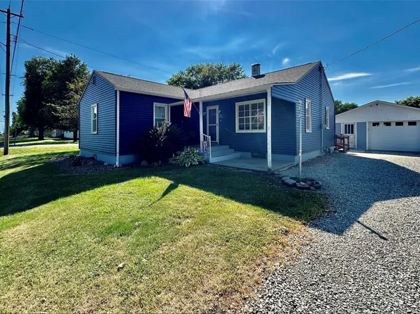 412 N Prairie St, Raymond, IL 62560