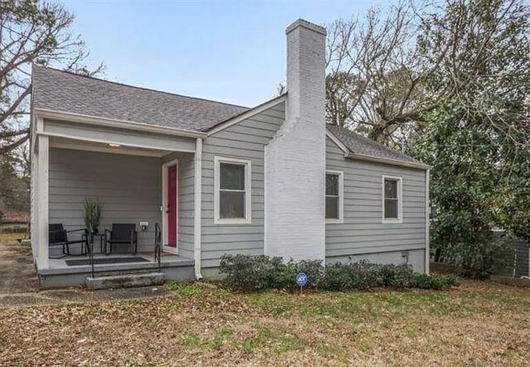 1384 Lanvale Dr SW — Photo 1