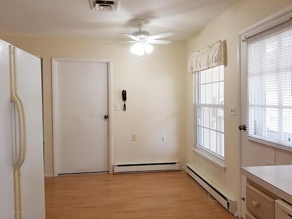 4th image of 1075B Argyll Cir #100B