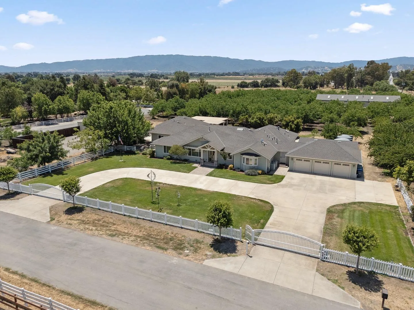 9885 Wilford Way photo 1