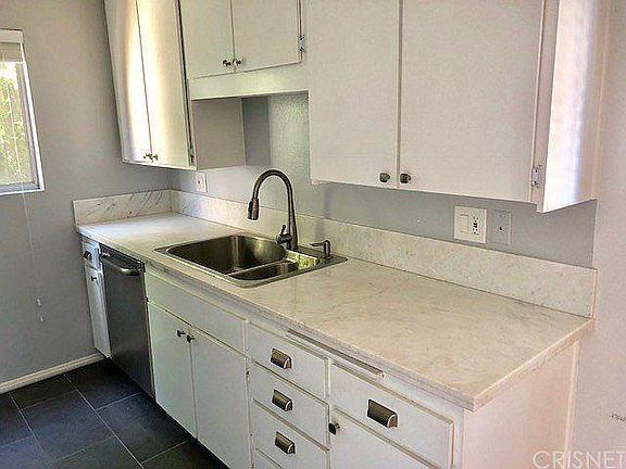 4th image of 1021 N Crescent Heights Blvd