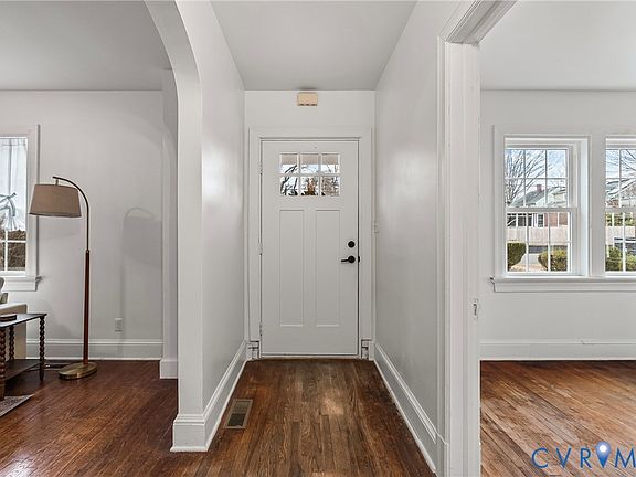 4th image of 702 Irving St