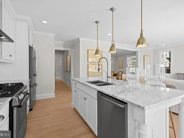 3213 Foxhall Rd NW — Photo 8