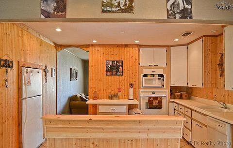 5th image of 4306 Featherston Ave