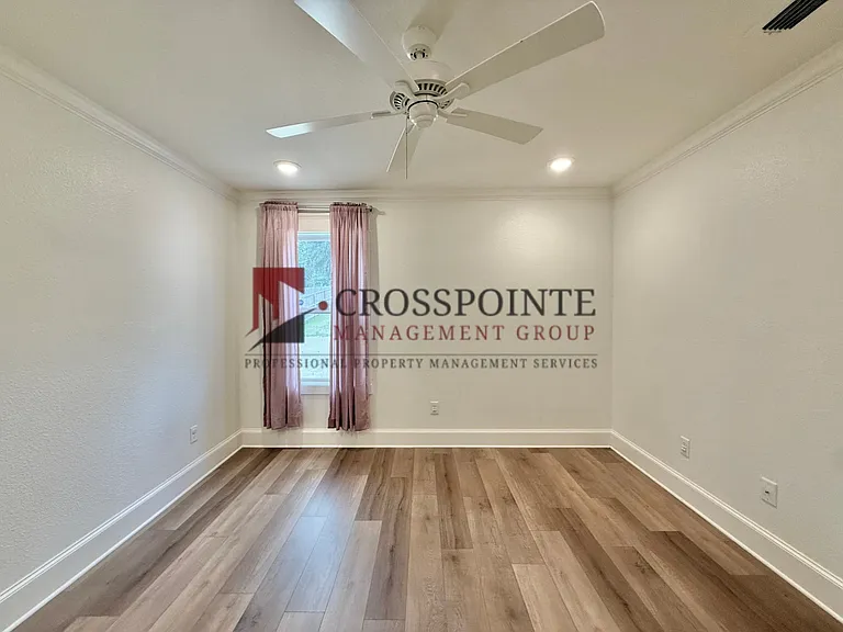 413 Dallas St — Photo 21