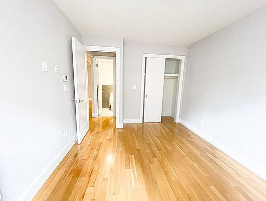 4th image of 305 E 47th St #3E