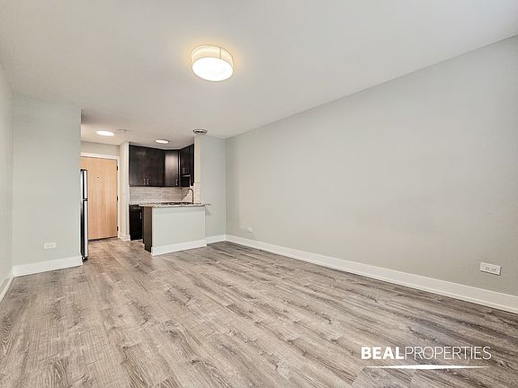 2nd image of 445 W Barry Ave Unit 318
