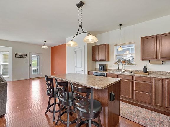 5th image of 3831 Robert Ave