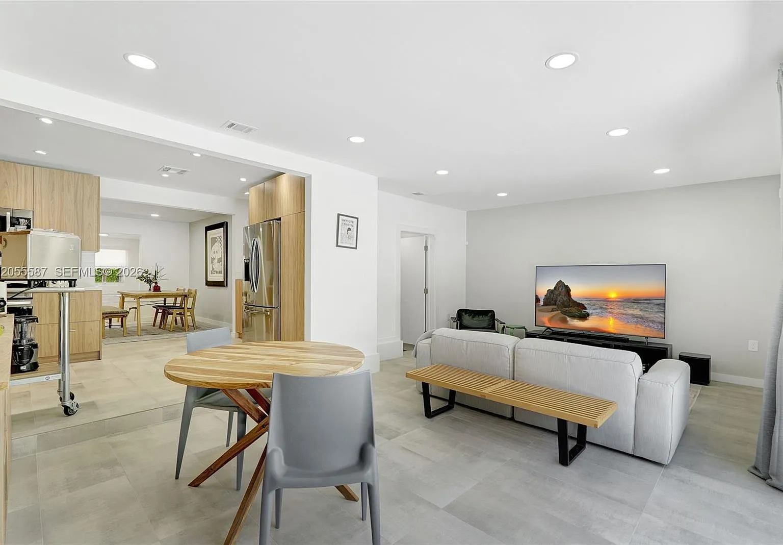 3 bed, 2.0 bath, 1468 sqft, $5,950 — Photo 3