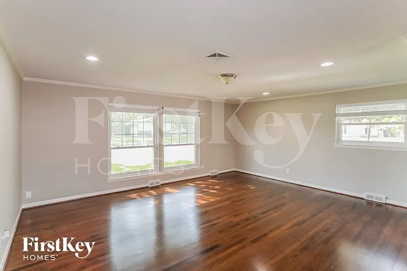 3 bed, 2.0 bath, 1496 sqft, $2,485 — Photo 2