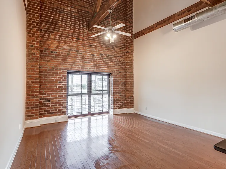 815 Porter St #407 — Photo 11