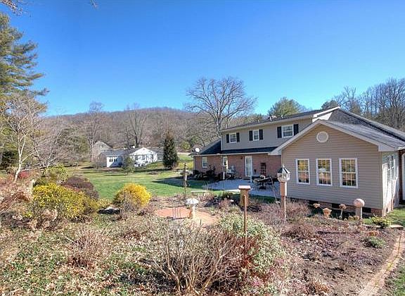 2nd image of 113 Hawthorn Dr
