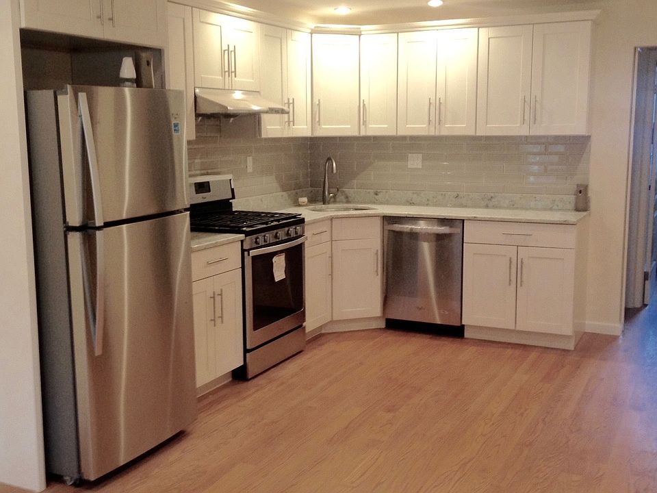 1st image of 619 Van Buren St #1
