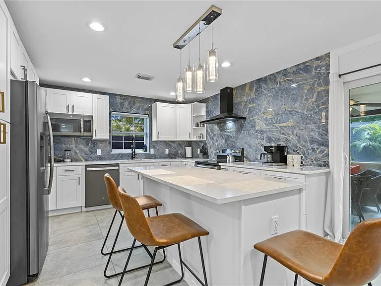 6822 S Wall St — Photo 2