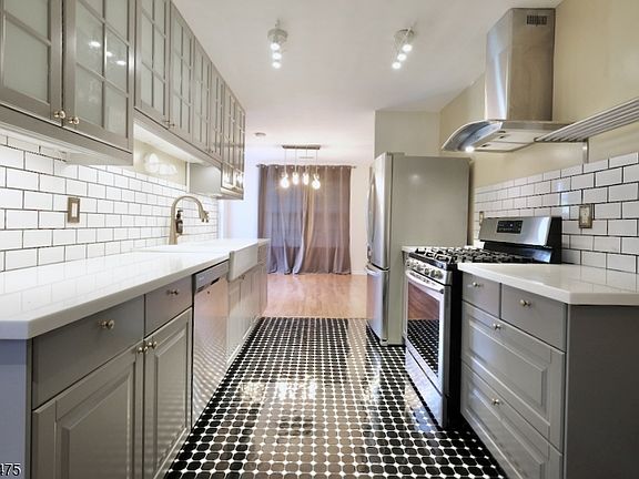 4th image of 12B Andover Cir