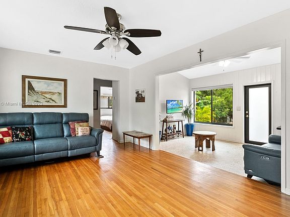 5th image of 579 Hunting Lodge Dr