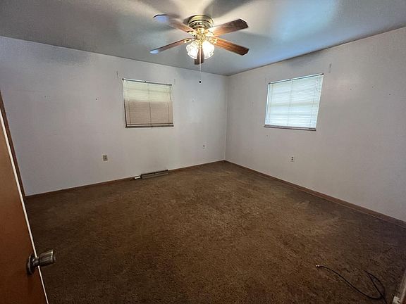 5th image of 622 W Main St APT A
