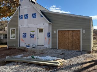 1518 W Meadowmere St, Springfield, MO 65807