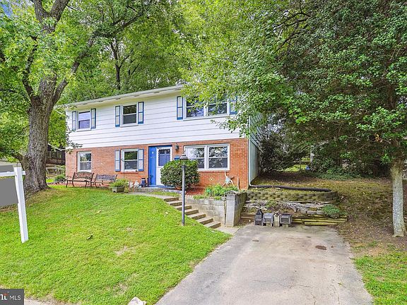 2nd image of 13310 Hawthorn Ln