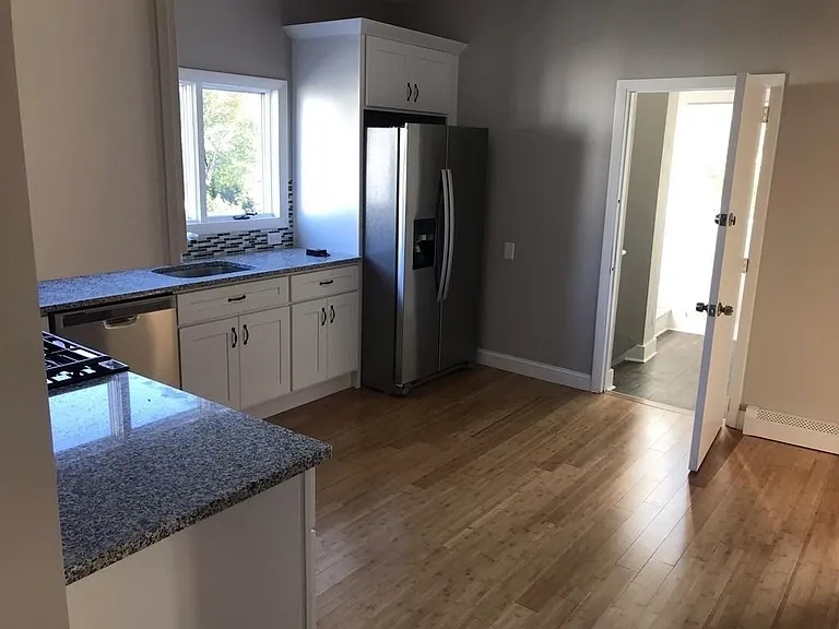 207-209 Vine St #2 — Photo 3