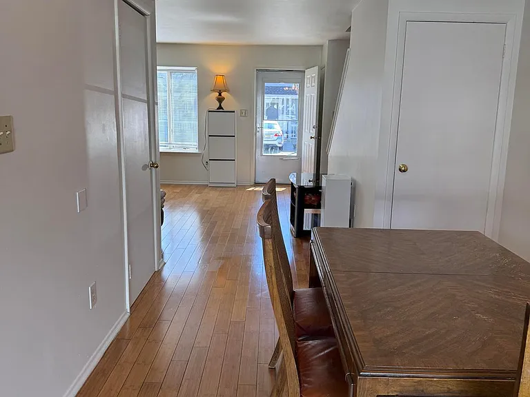 98 William Patterson Ct — Photo 4