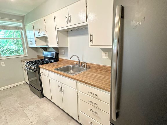 3rd image of 5504 Hays St #1