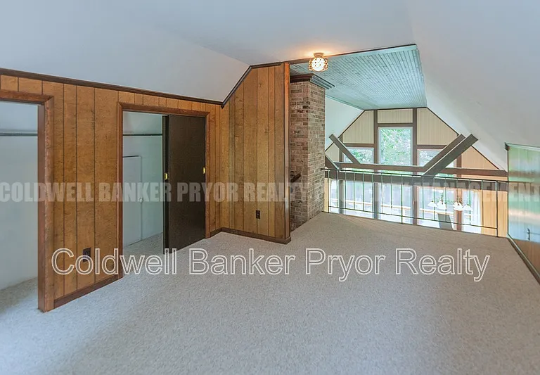 165 Lakeshore Ct — Photo 40