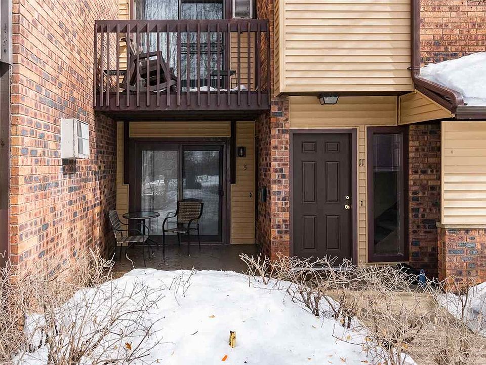 Welcome to 206 Royal Ct #5