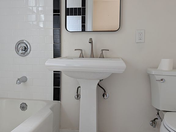 4th image of 1323 1st St #1