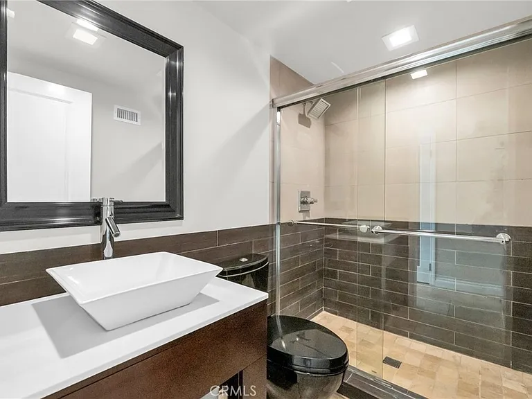 4642 Poe Ave — Photo 36