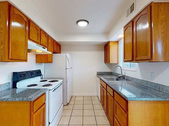 2nd image of 715 Mary St APT 23