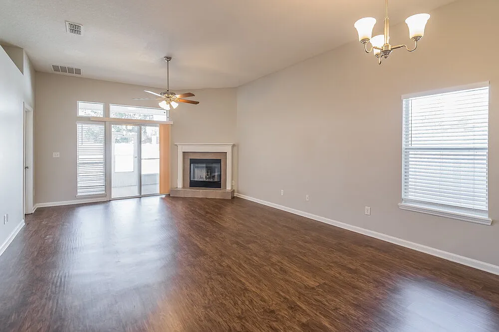 3 bed, 2.0 bath, 1416 sqft, $2,530 — Photo 2