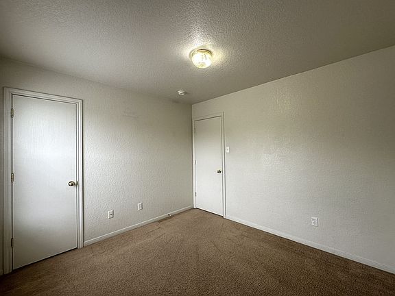 5th image of 4210 Primrose Dr Unit B