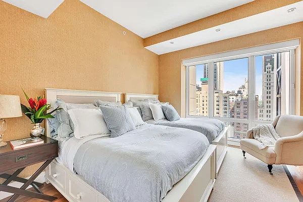 Sold by Compass | media 10