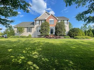 44 Sara Dr, Robbinsville, NJ 08691