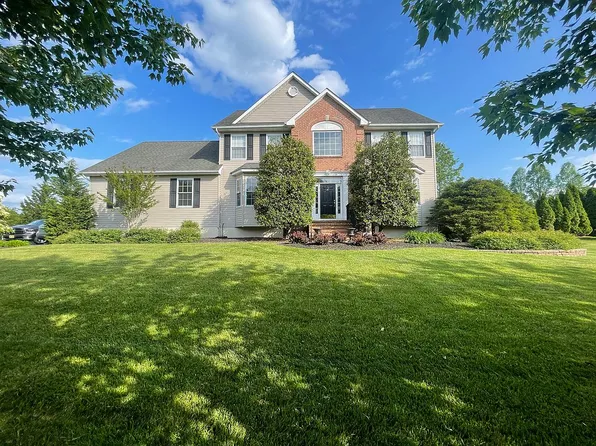 44 Sara Dr, Robbinsville, NJ 08691