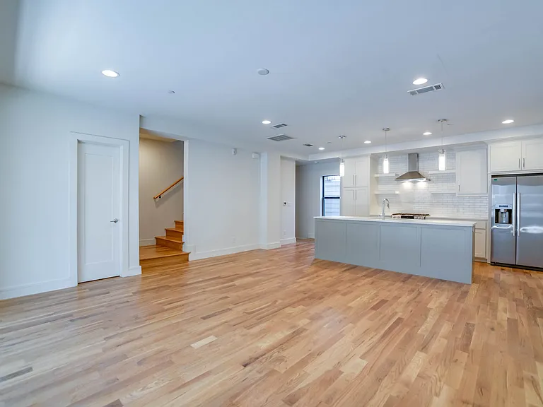 2127 Clark St #104 — Photo 15
